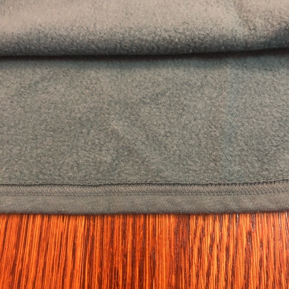 Universal thread fuzzy crewneck - Picture 2 of 4